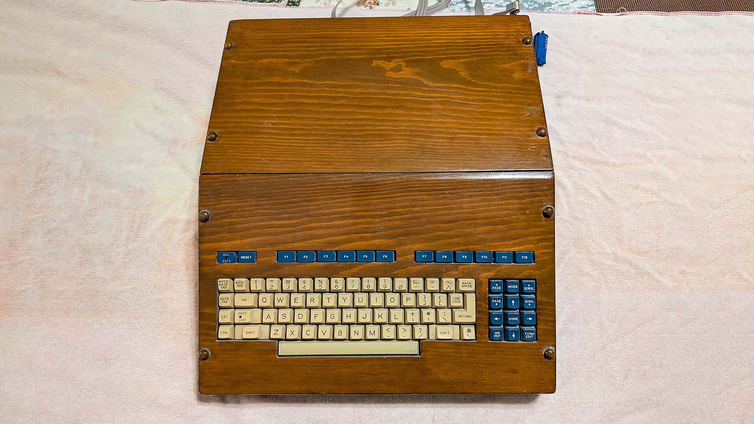 My father built our first Frankenstein computer with Apple parts before switching to Microsoft — and I can pinpoint the exact moment a ‘walled garden’ turned him away